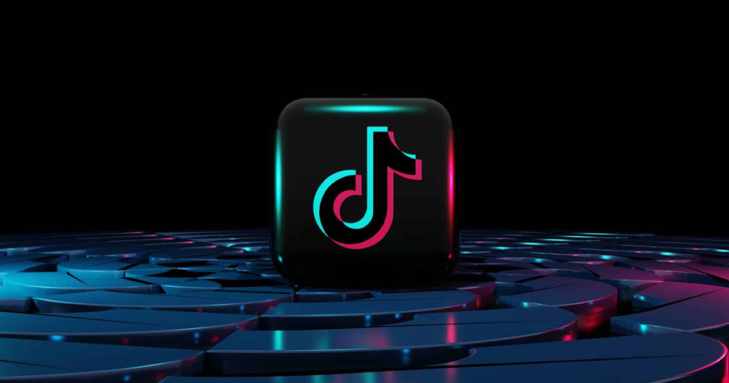 From Scroll to Sold: How 15-Second Hooks Are Redefining Customer Acquisition on TikTok